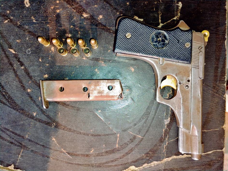 शत्रुघ्न हत्याकांड में एक अपराधी हथियार के साथ गिरफ्तार