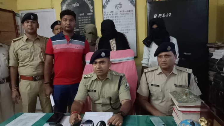 बाढ़ में टेंपो में बैठा कर लूटपाट करने वाले तीन हुए गिरफ्तार