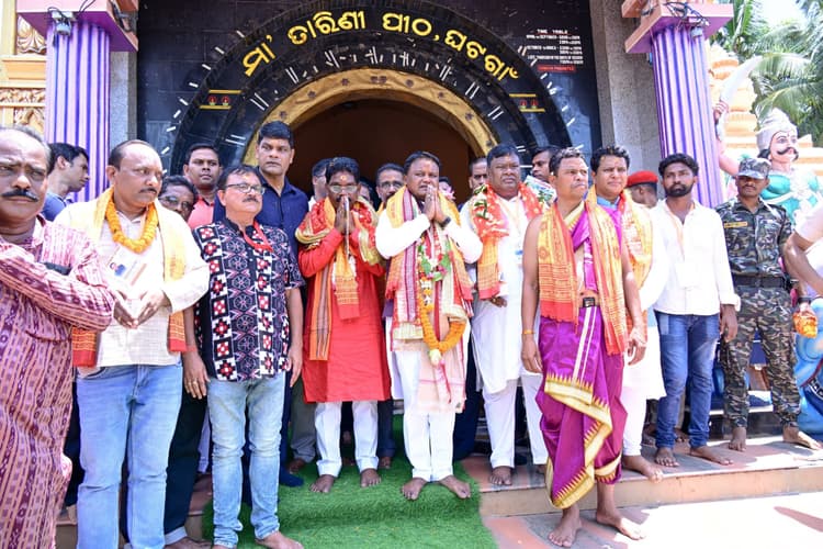 अपने गृह जिला क्योंझर पहुंचे मुख्यमंत्री, मां तारिणी पीठ के विकास को 50 करोड़ के पैकेज की घोषणा की