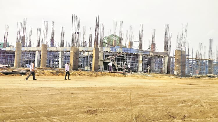 चार माह विलंब से चल रहा रांची रेलवे स्टेशन का री-डेवलपमेंट कार्य