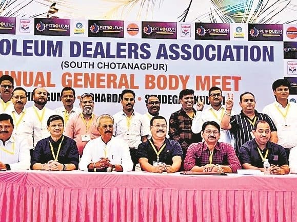 राजहंस मिश्रा अध्यक्ष व कमलेश सिंह बने महासचिव