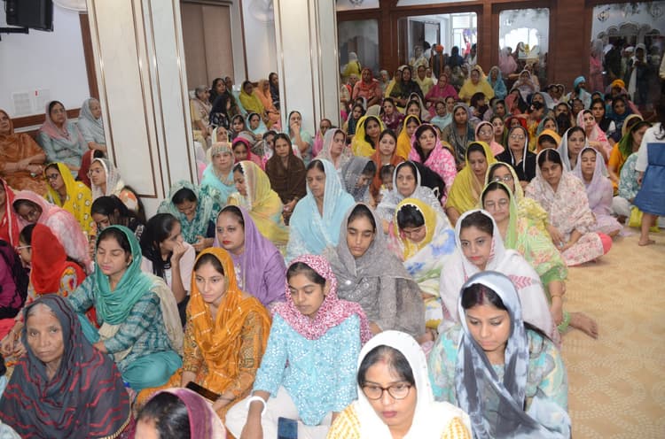 गुरुनानकपुरा गुरुद्वारा में मनाया गया प्रकाश पर्व