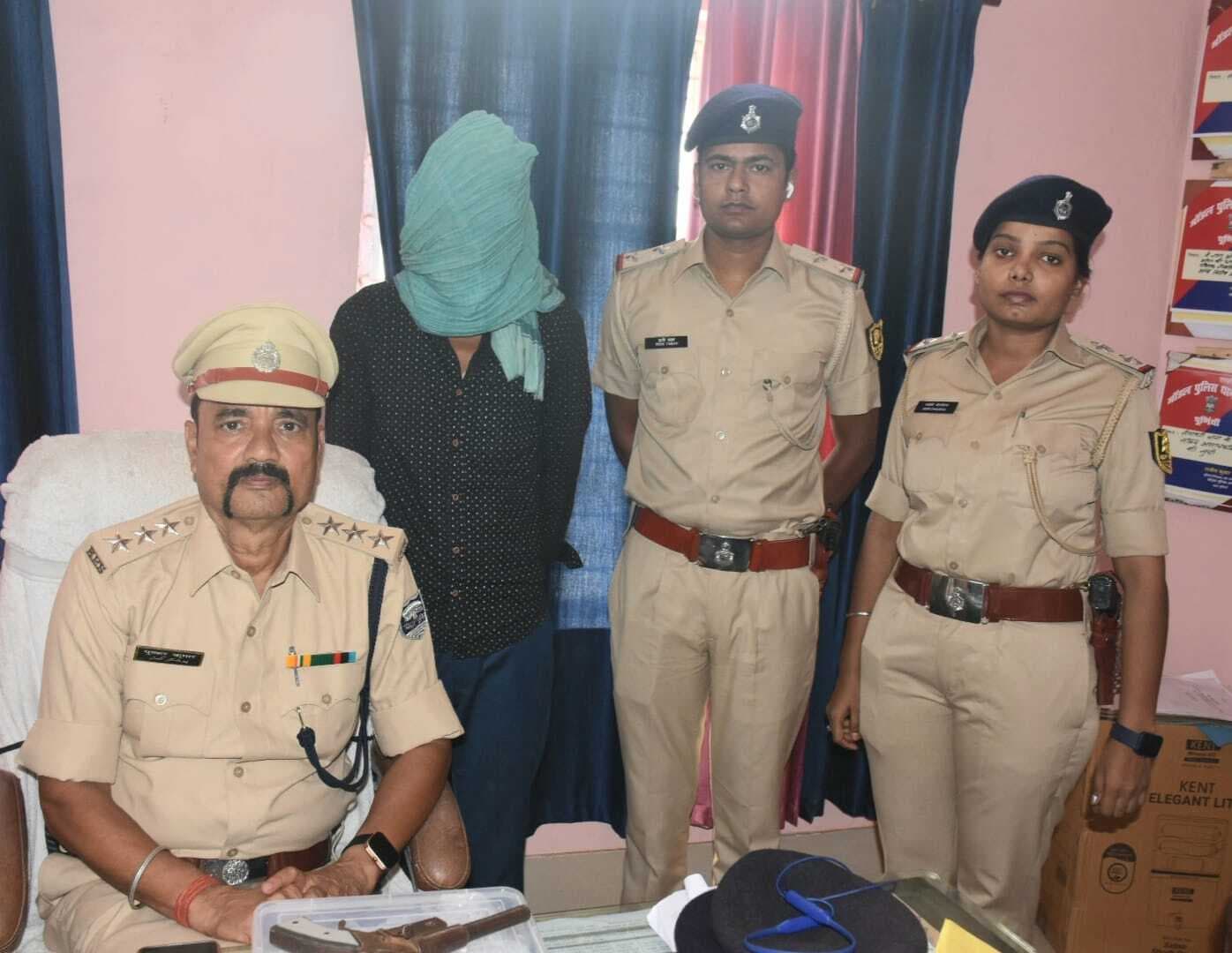 मोबाइल छिनतई में कट्टा व दो गोली समेत एक अपराधी गिरफ्तार