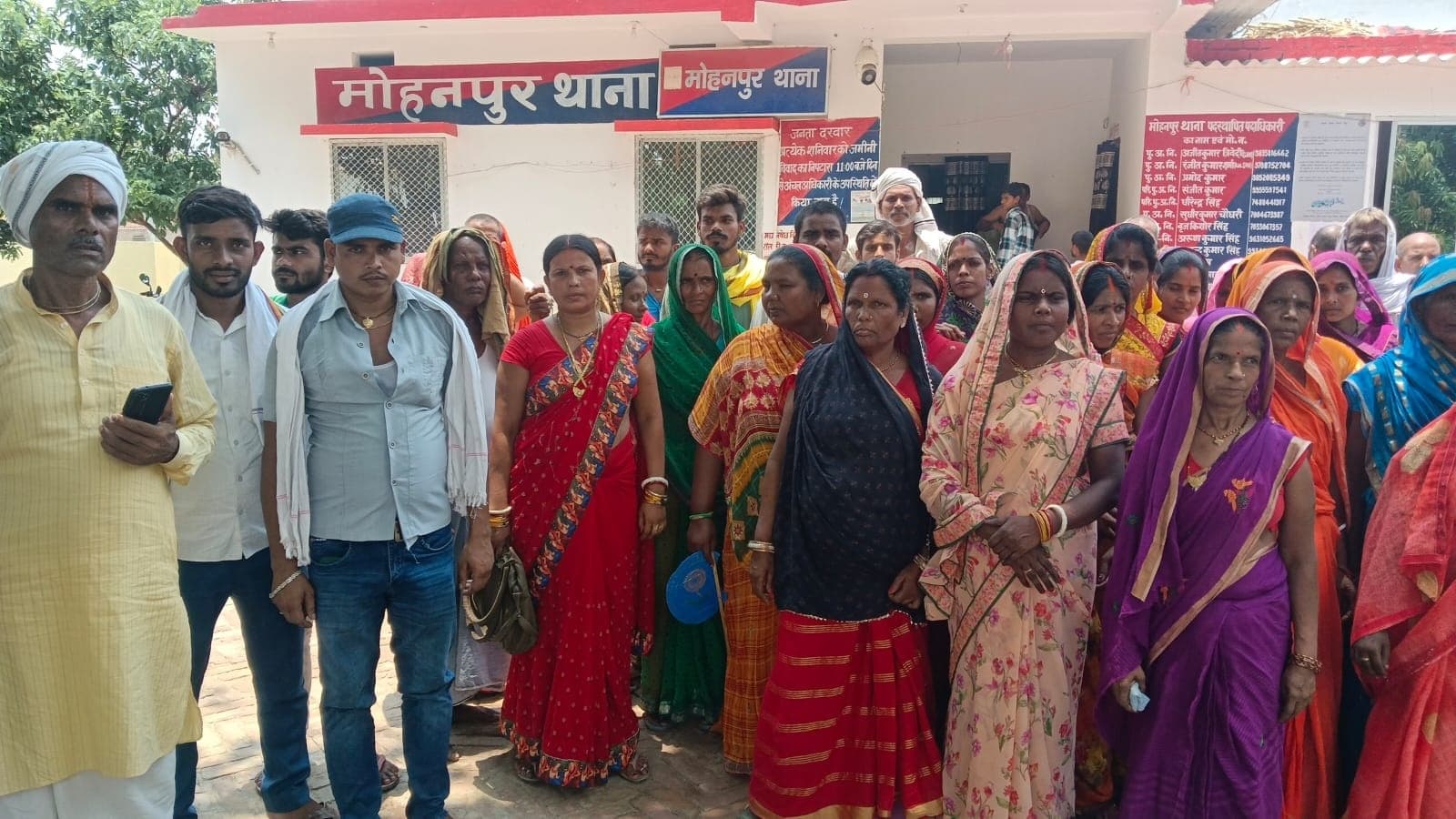 शराब कांड के आरोपित के बचाव में उतरे ग्रामीण