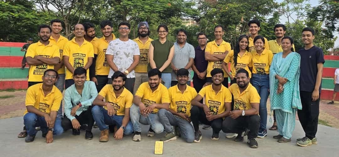 नुक्कड़ नाटक में रट्टू विद्यार्थियों की परेशानी उजागर की गयी