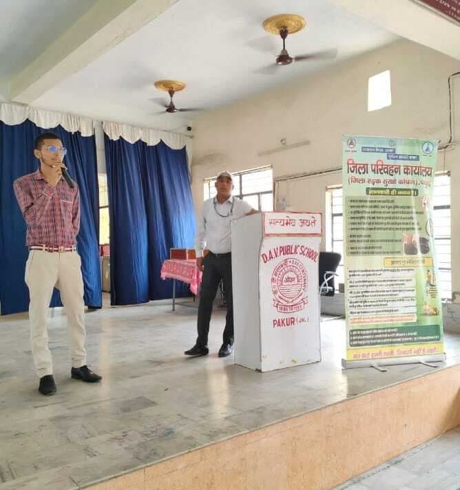 डीएवी स्कूल के बच्चों को सड़क सुरक्षा के नियमों की दी गयी जानकारी