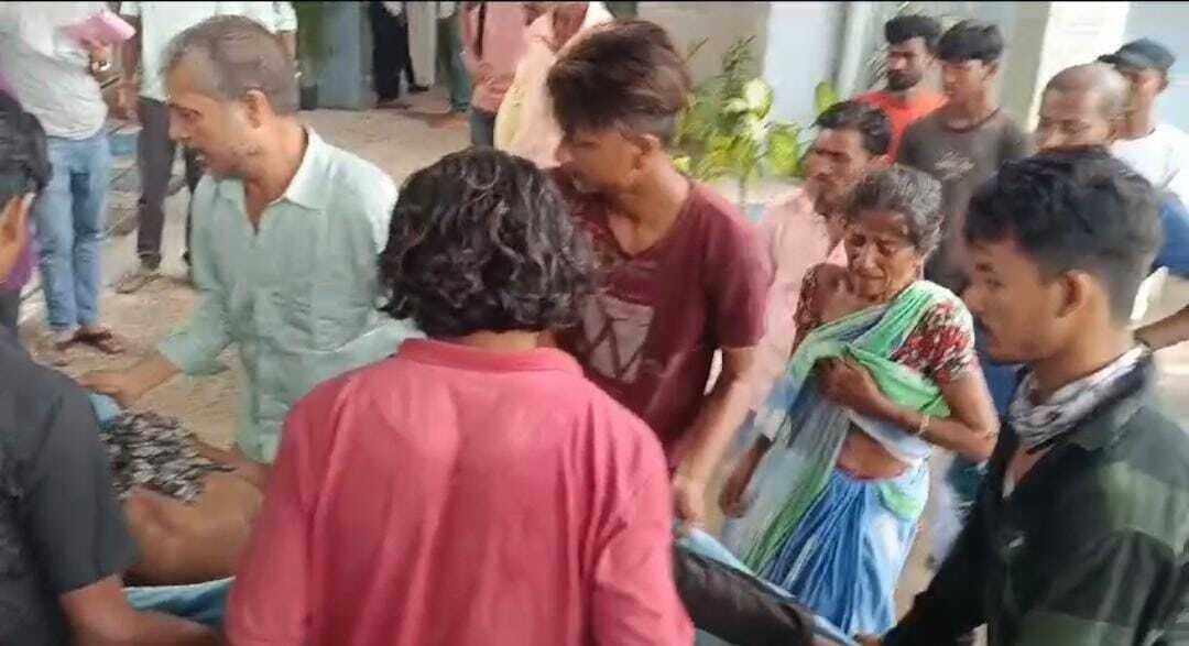 आम के पेड़ से गिरकर युवक की मौत