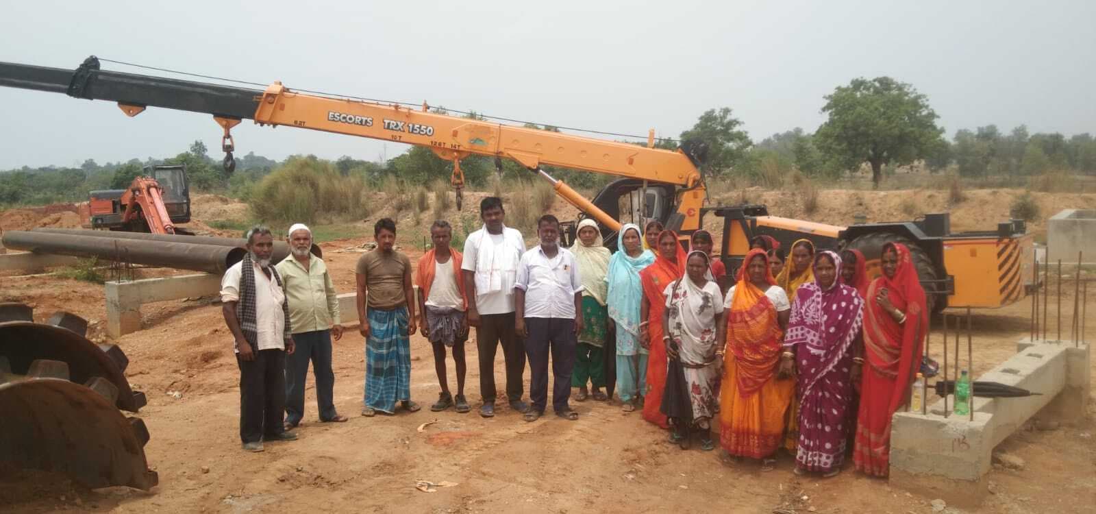 विस्थापितों ने रोका एशपौंड निर्माण का कार्य