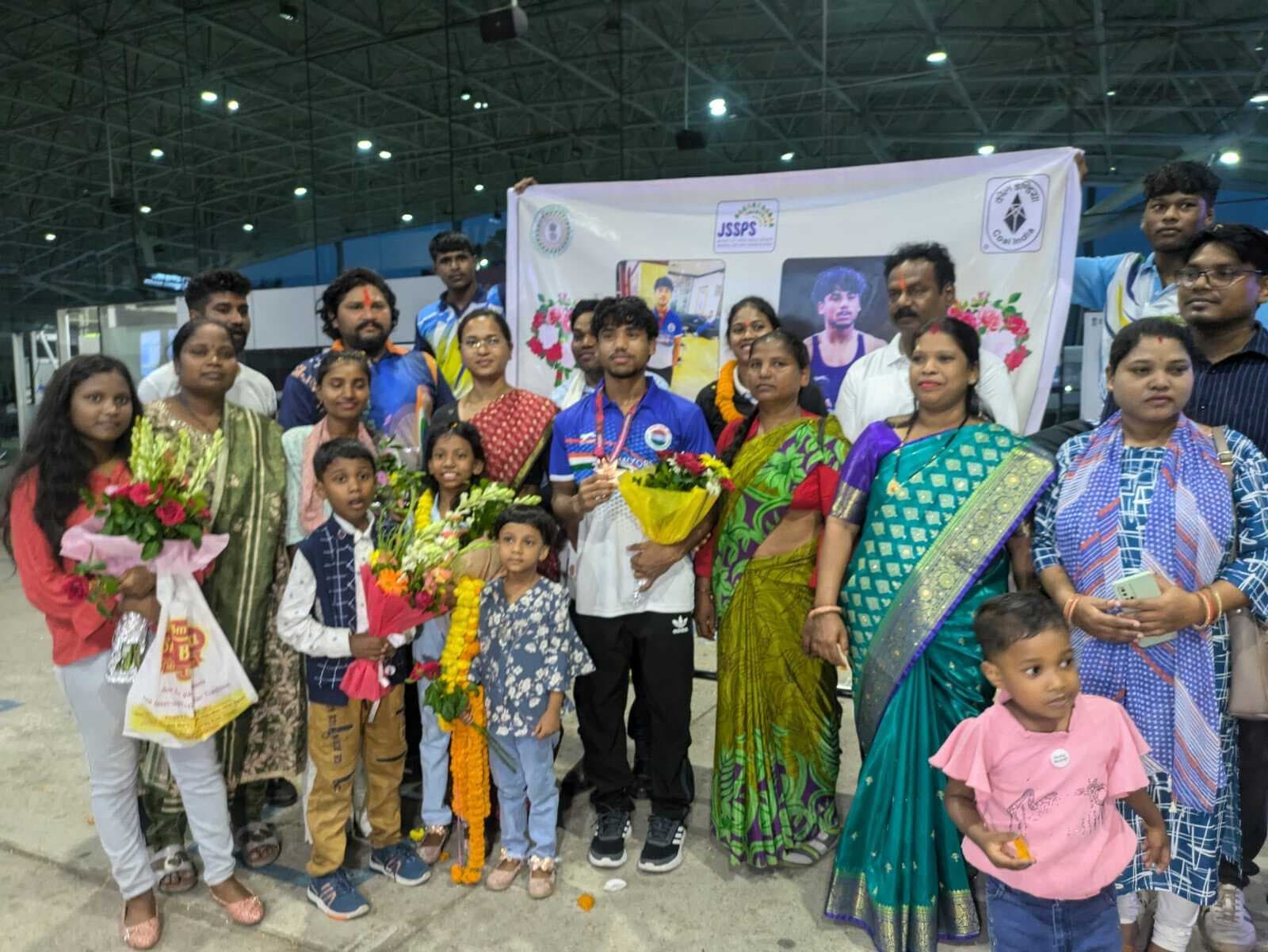 एशियन कुश्ती में कांस्य पदक जीत रांची लौटने पर विकास का हुआ जोरदार स्वागत