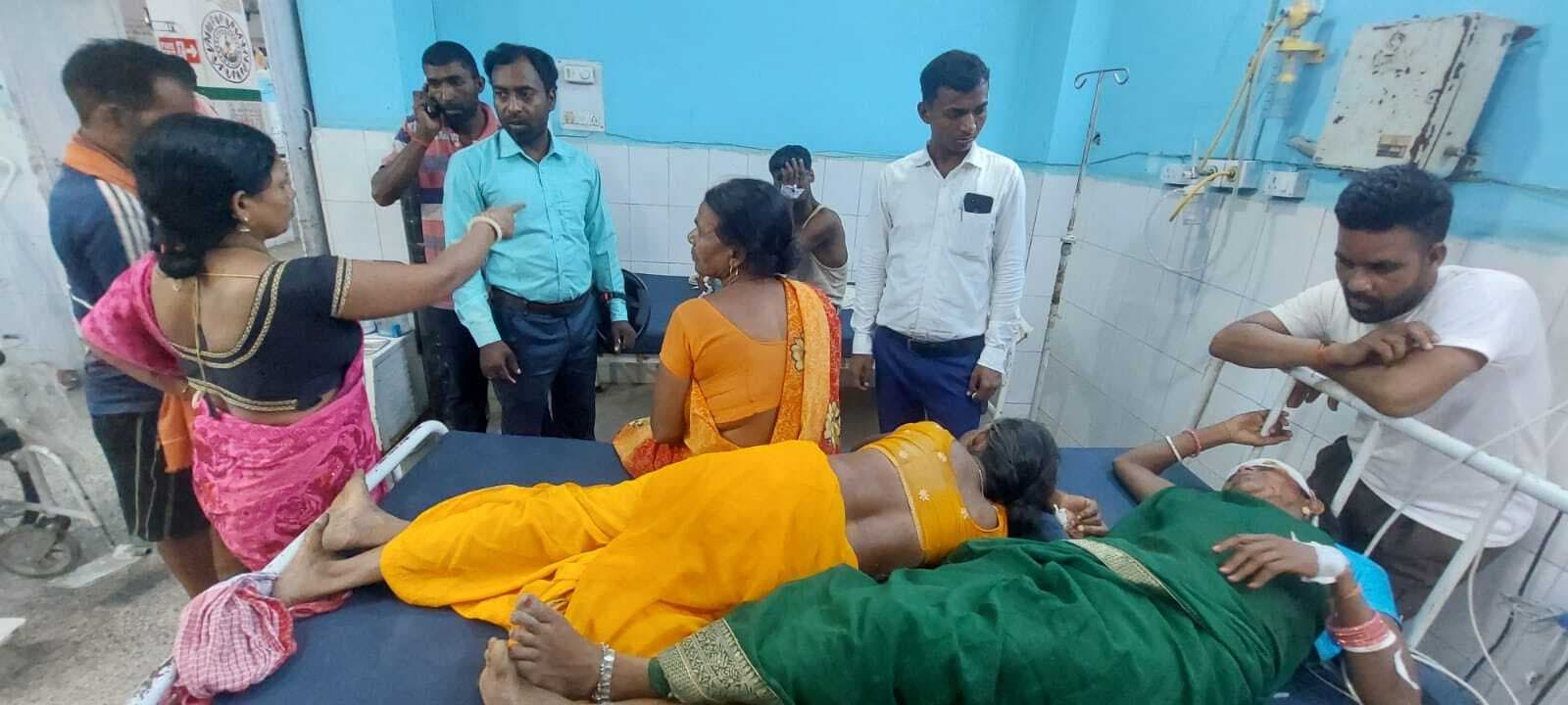 जलप्पा स्थान से लौट रहा ऑटो पलटा, तीन सवारी घायल