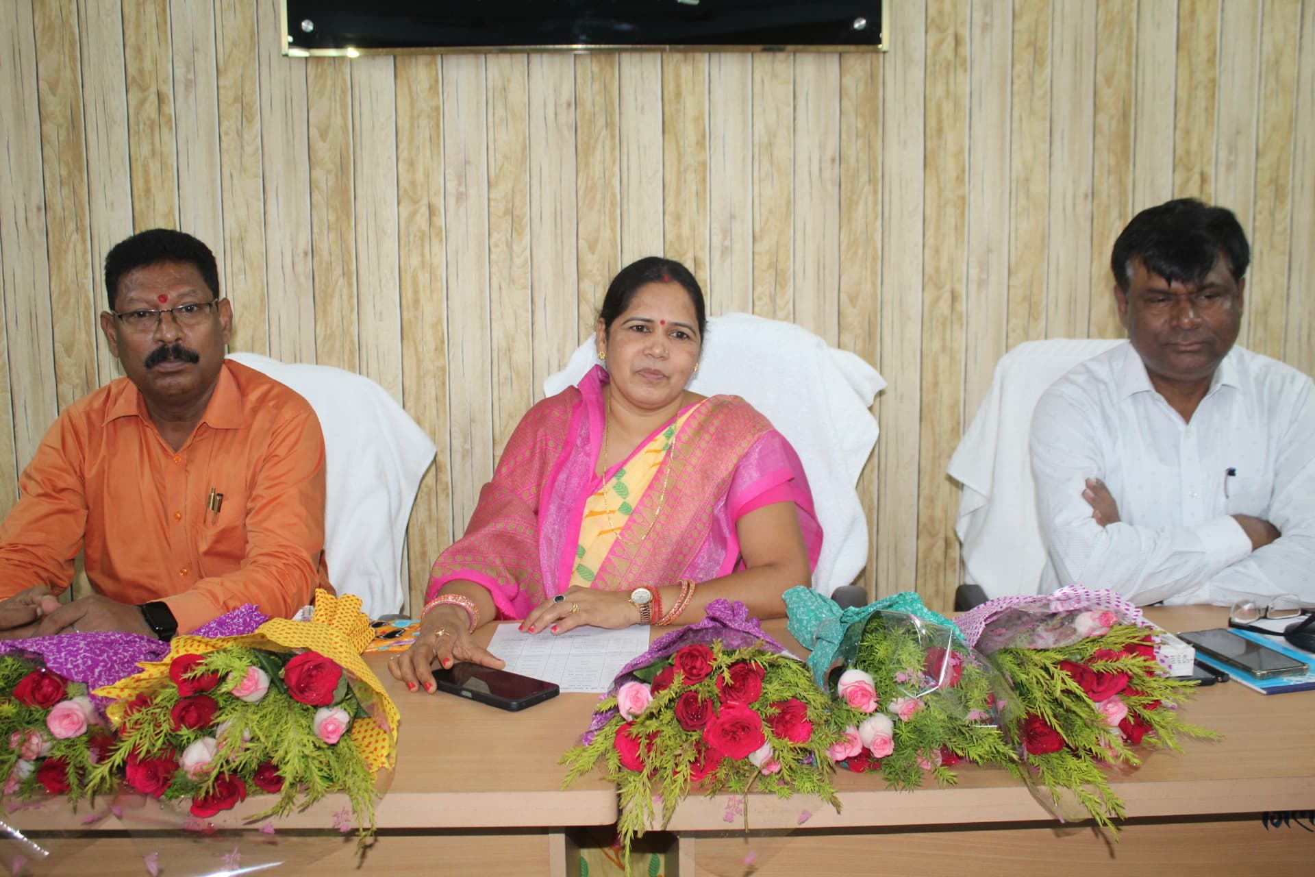 <bha>--</bha>जिला परिषद पंगु, जांच रिपोर्ट भेजने के बाद भी होती नहीं कार्रवाई, हम लाचार हैं