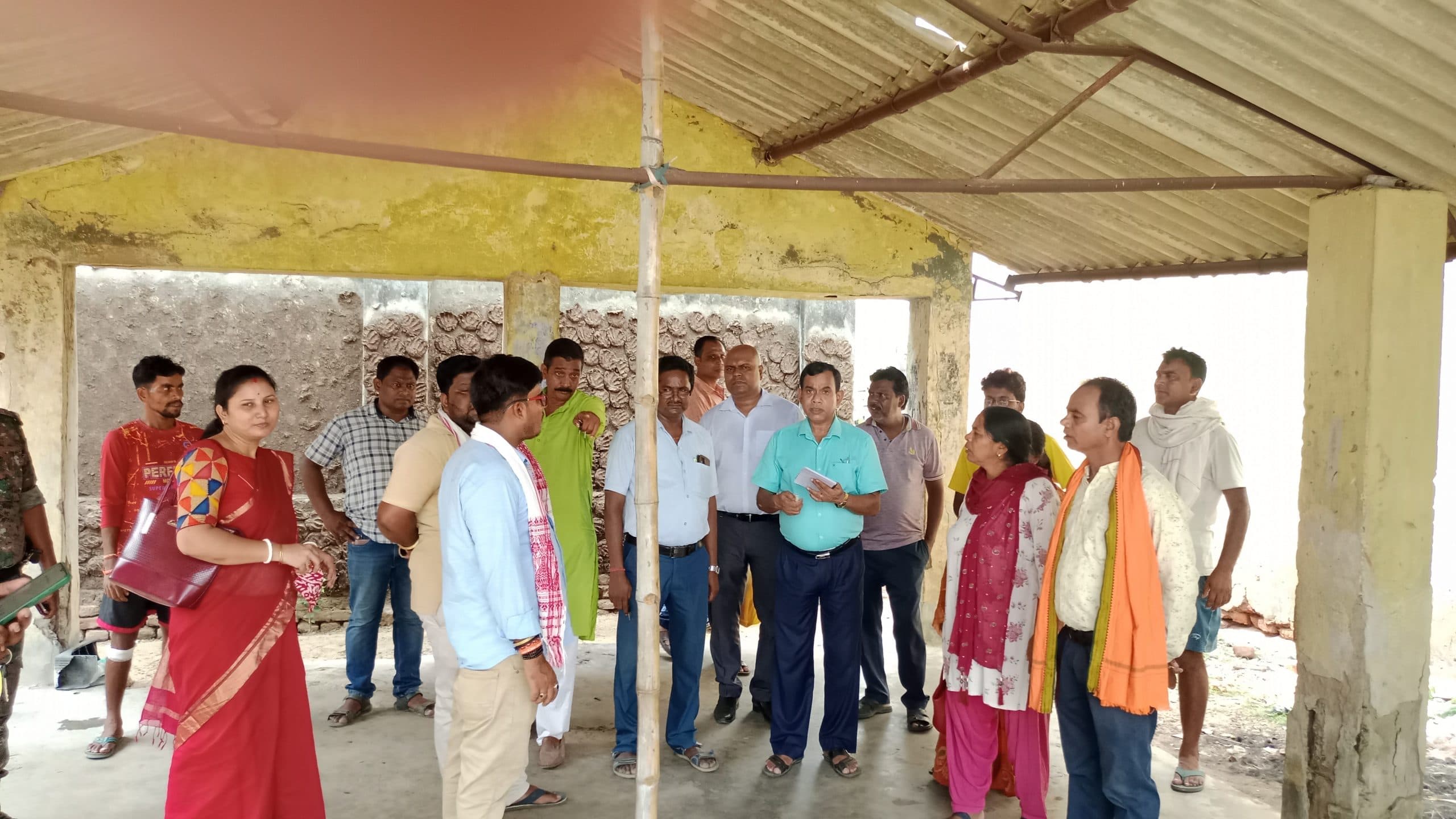 कुंडहित बस स्टैंड में कर वसूली के लिए हुई निलामी