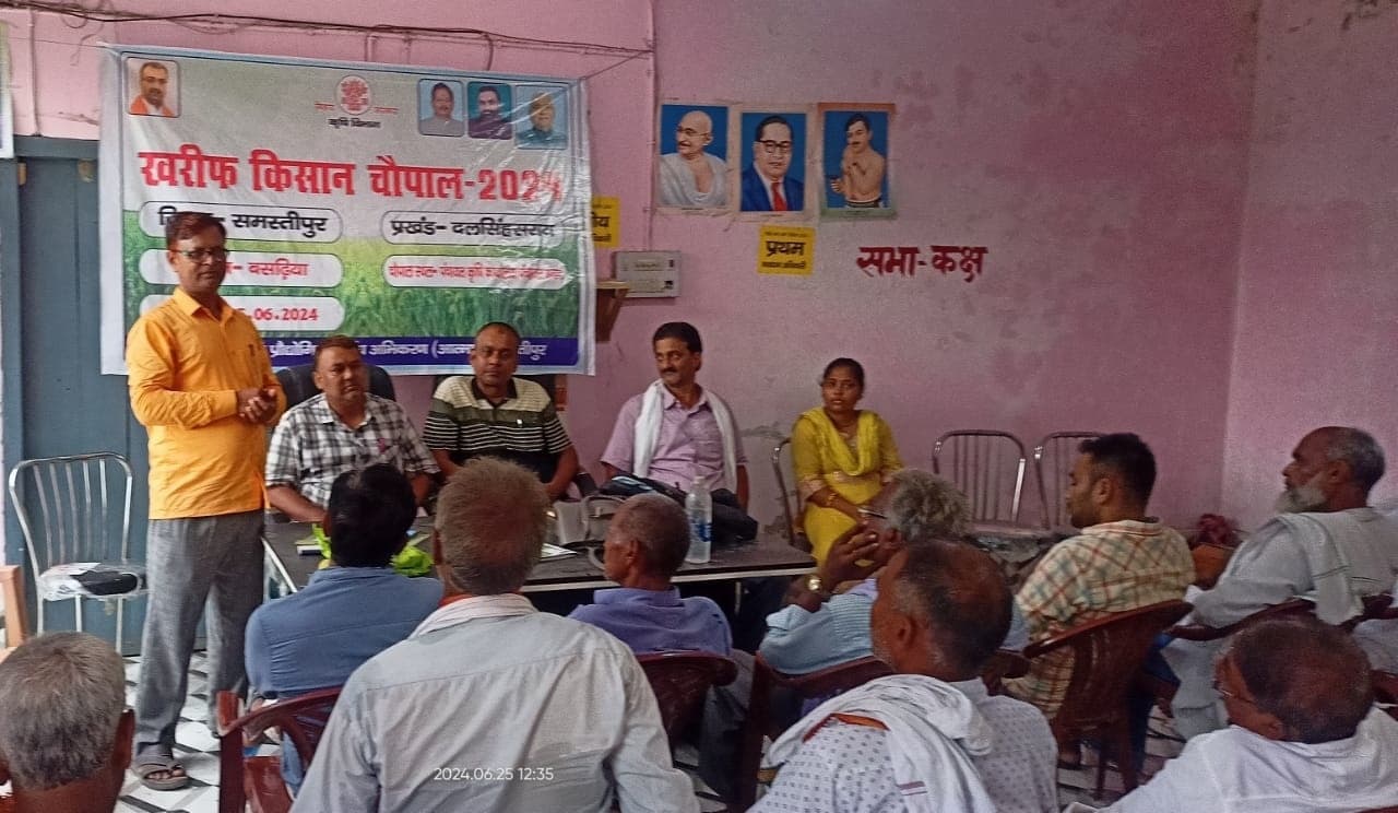 चौपाल में दी गयी कस्टम हायरिंग यंत्र बैंक स्थापना की जानकारी