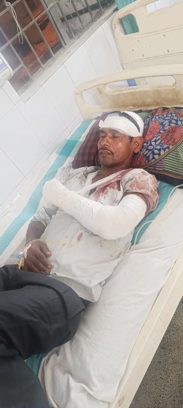 दुकानदार पर चाकू से हमला, तीन जख्मी