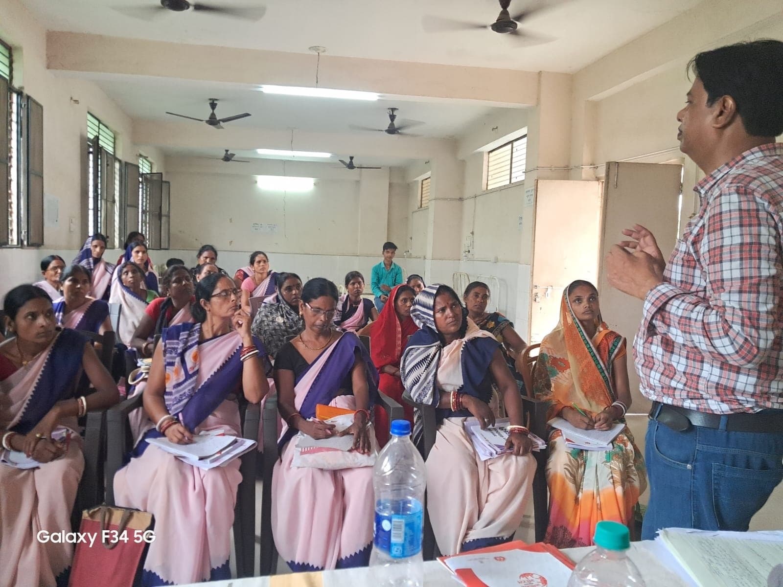 जनसंख्या नियंत्रण के लिए लोगों को करें जागरूक