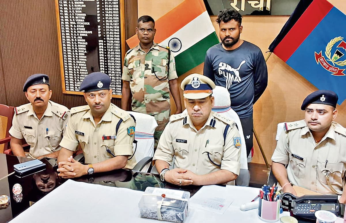 मां, बेटा व बहू 900 पुड़िया ब्राउन शुगर के साथ गिरफ्तार