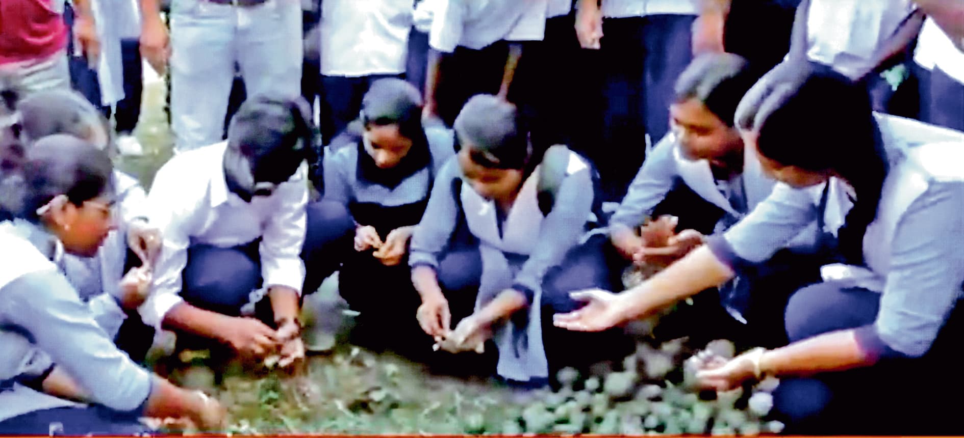 विद्यार्थियों ने क पर्यावरण बचाने की अनोखी पहल
