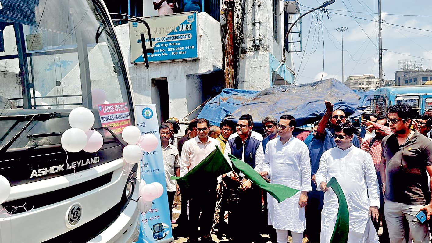 हावड़ा से लेडीज स्पेशल सरकारी बस में यात्रा कर महिलाओं ने कहा ''''दीदी'''' धन्यवाद