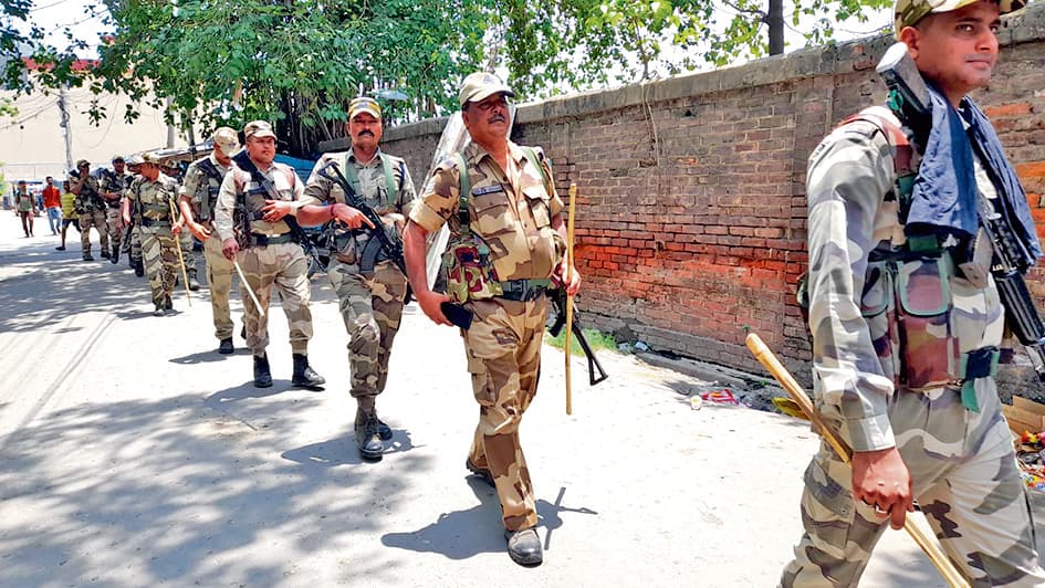 शालीमार में सक्रिय हुए केंद्रीय बल के जवान, किया रूट मार्च