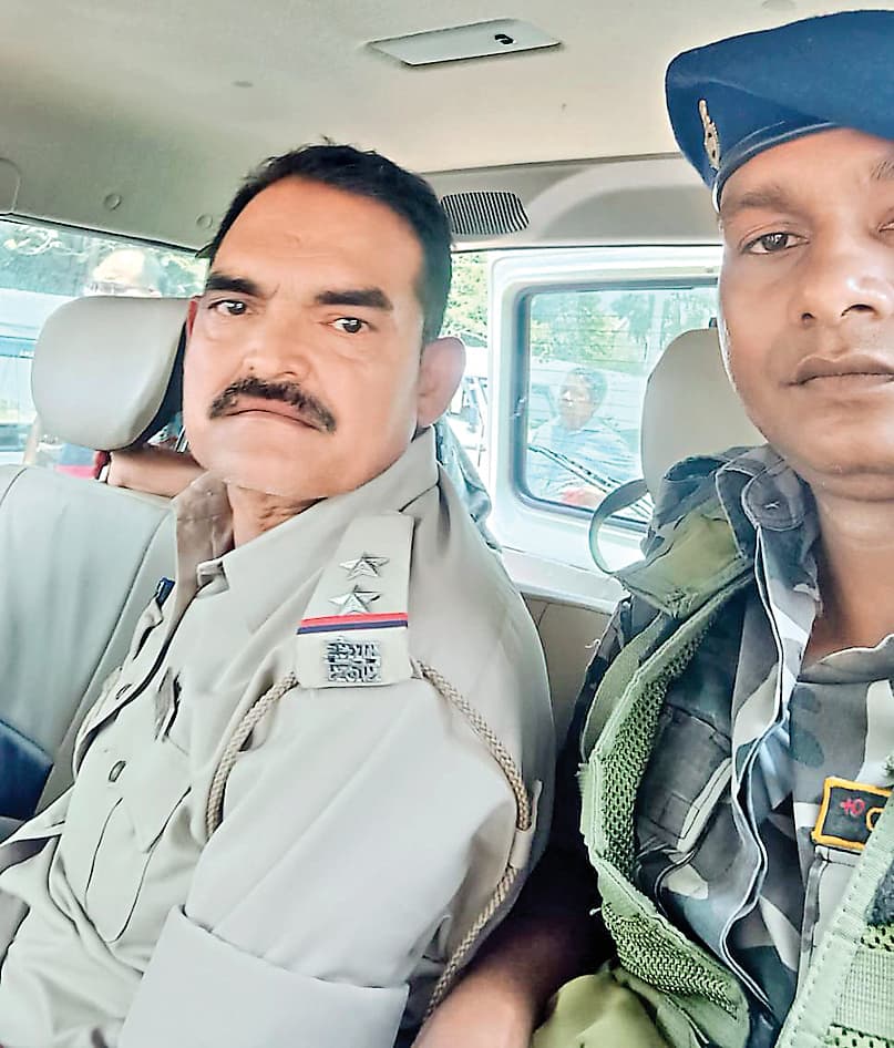 रातू थाना के दारोगा को 35 हजार घूस लेते एसीबी ने रंगेहाथ किया गिरफ्तार