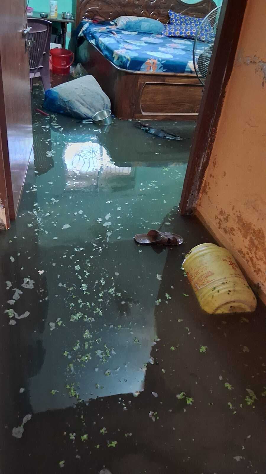 लक्ष्मी नगर के घरों में भरा बारिश का पानी