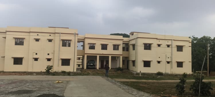 दस साल से अधूरे सामुदायिक स्वास्थ्य केंद्र का निर्माण पूरा