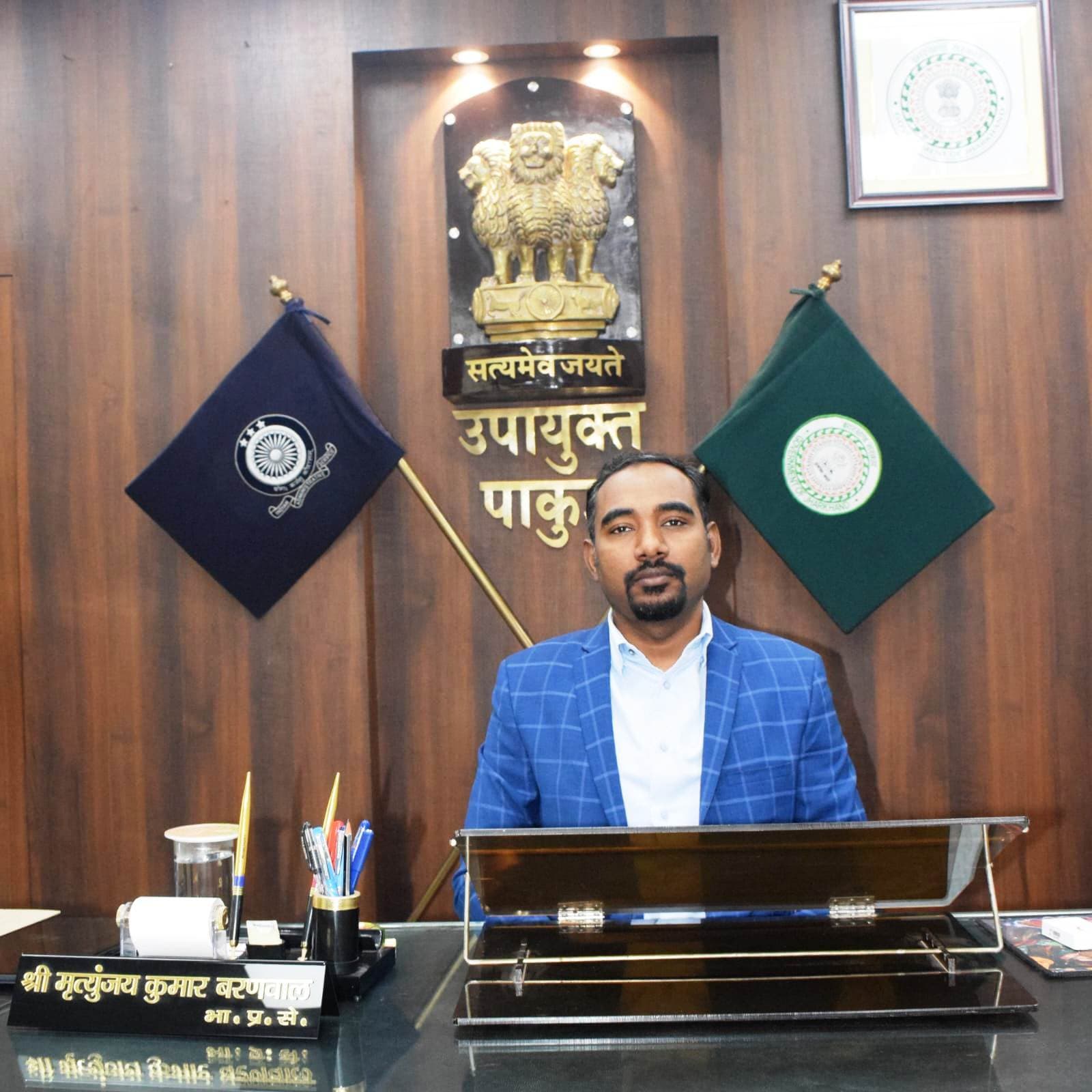 कार्यालय में नौ कर्मी व एक पदाधिकारी पाए गए अनुपस्थित, एक दिन का कटा वेतन