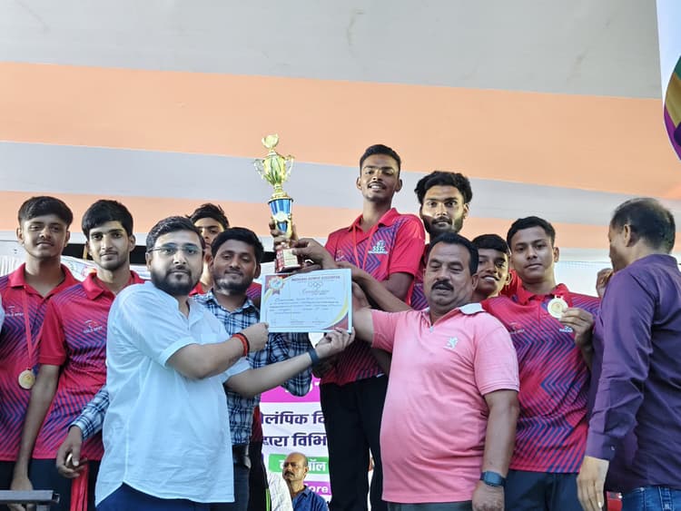 कई प्रतियोगिताओं के बेहतर खिलाड़ियों को मिला सम्मान