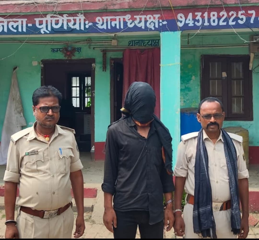 फाइनेंसकर्मी पर गोलीबारी कर भाग रहा बदमाश दुर्घटनाग्रस्त, धराया