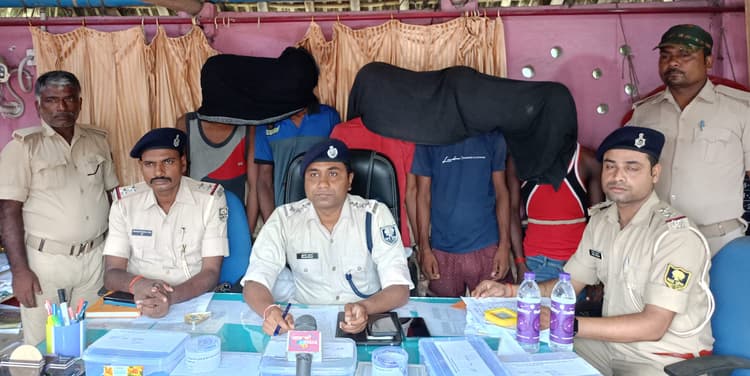 अपराध की षडयंत्र रचते पांच कुख्यात हथियार के साथ गिरफ्तार