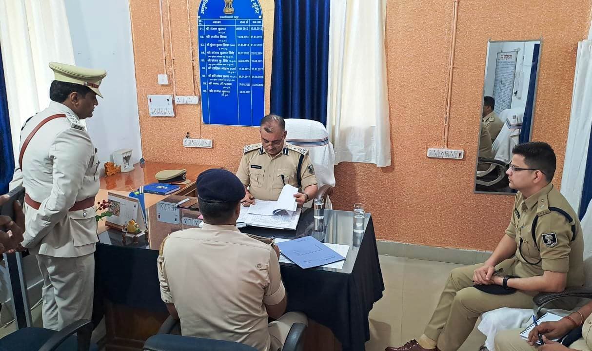 डीआइजी ने किया एसडीपीओ सदर कार्यालय का निरीक्षण, दिये आवश्यक निर्देश