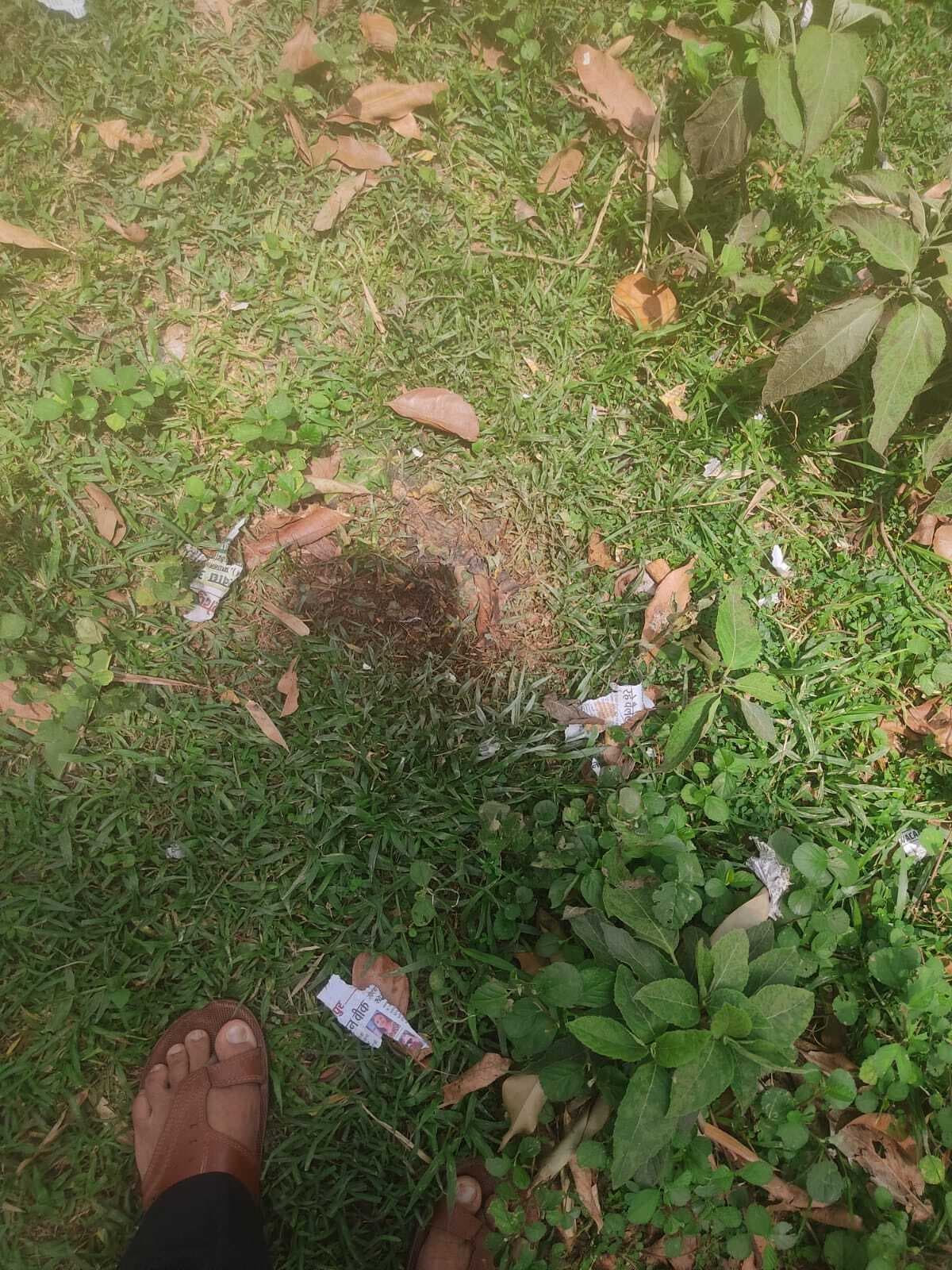 उधारी नहीं देने पर बम और गोली चलाकर फैलायी दहशत