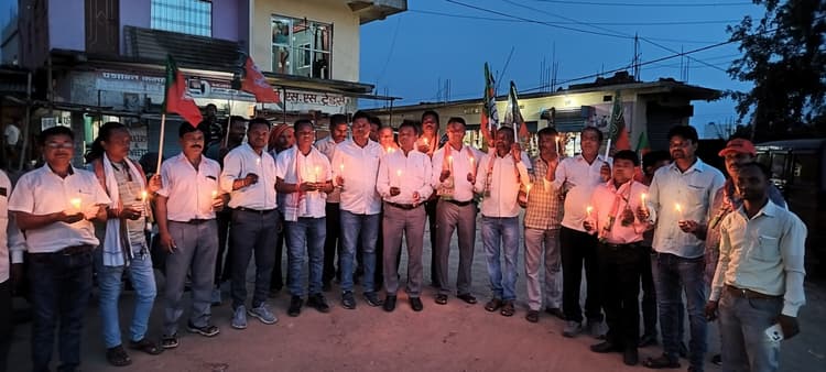 दुष्कर्म की घटना को लेकर भाजपा ने निकाला कैंडल मार्च