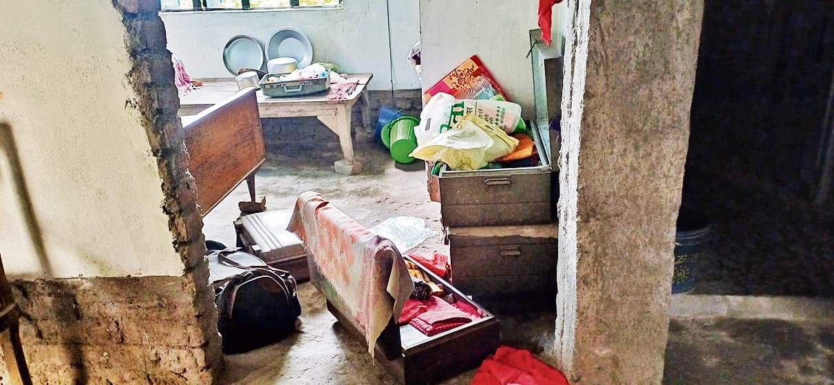 घर में घुस कर नकद समेत हजारों रुपये के सामान की चोरी, ग्रामीणों ने आरोपित को पकड़ कर पुलिस को सौंपा