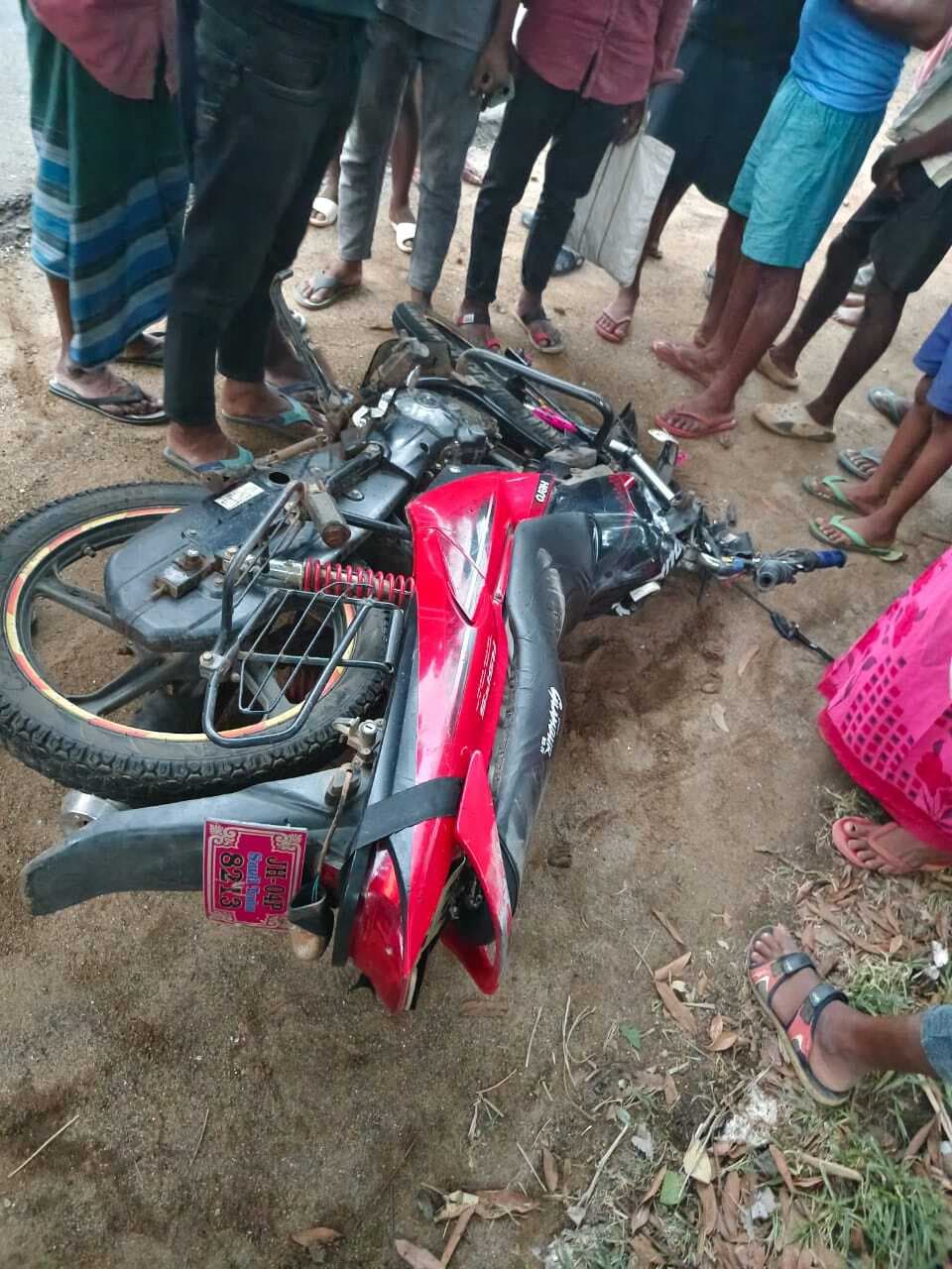 अज्ञात वाहन के धक्के से बाइक सवार युवक की मौत