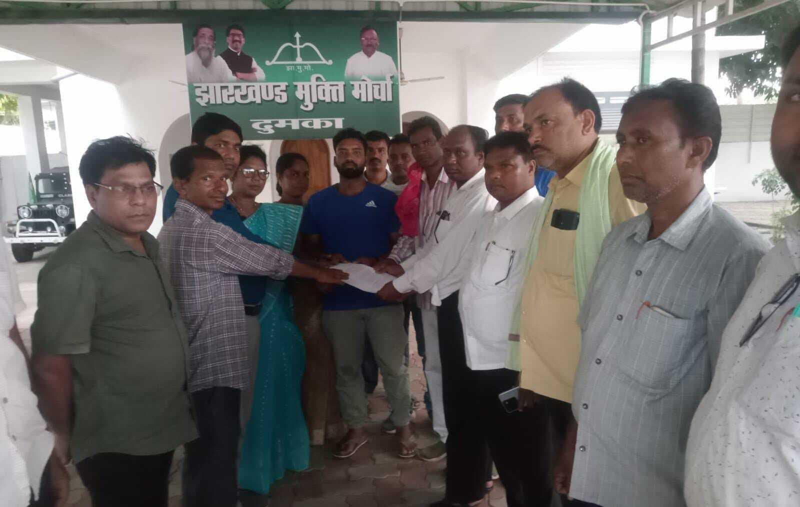 30 जून को सहायक अध्यापक मांगों को लेकर निकालेंगे मशाल जुलूस, 20 जुलाई से सीएम आवास का करेंगे अनिश्चितकालीन घेराव] झारखंड राज्य सहायक अध्यापक संघर्ष मोर्चा के शिष्टमंडल ने मंत्री बसंत सोरेन के नाम सौंपा ज्ञापन