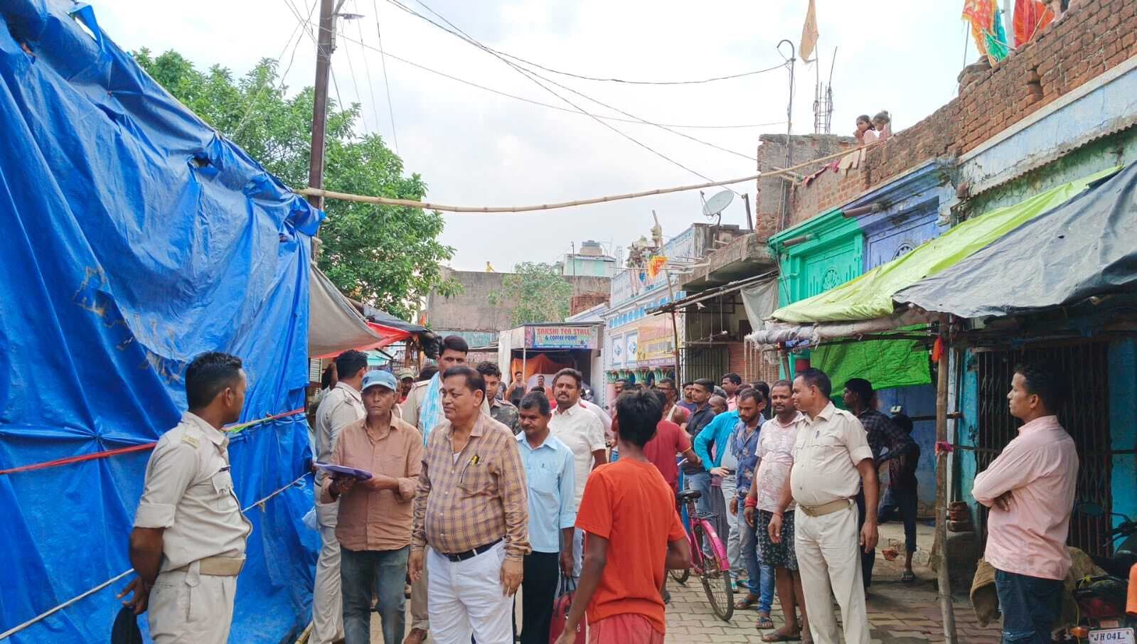 पाथरोल में चलाया गया अतिक्रमण हटाओ अभियान, टोटो चालक व फुटपाथ दुकानदारों को दी हिदायत