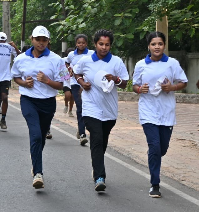 रन फॉर ड्रग फ्री झारखंड की थीम पर युवाओं ने लगायी दौड़