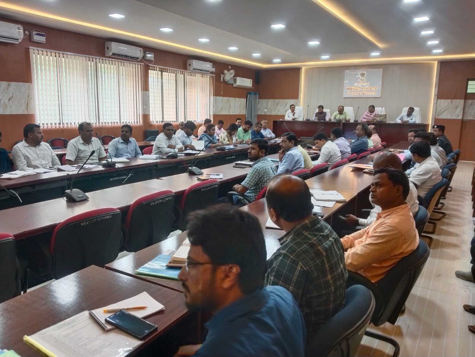 आपदा प्रबंधन की बैठक में बाढ़ की तैयारी की डीडीसी ने की समीक्षा