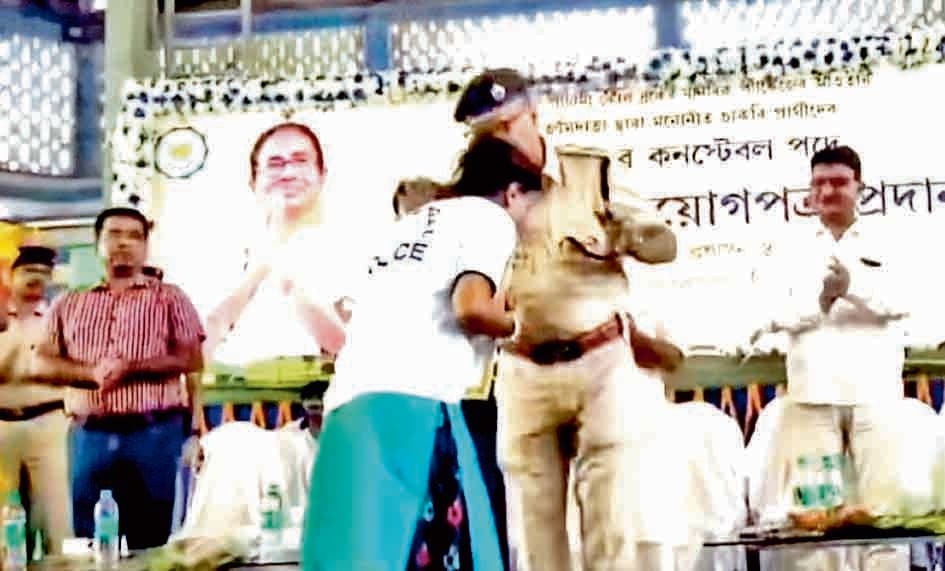 264 भू-दाताओं को दिये गये कनिष्ठ सिपाही के नियुक्ति-पत्र