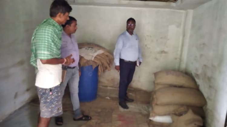 अधिकारियों ने विभिन्न योजनाओं की जांच की