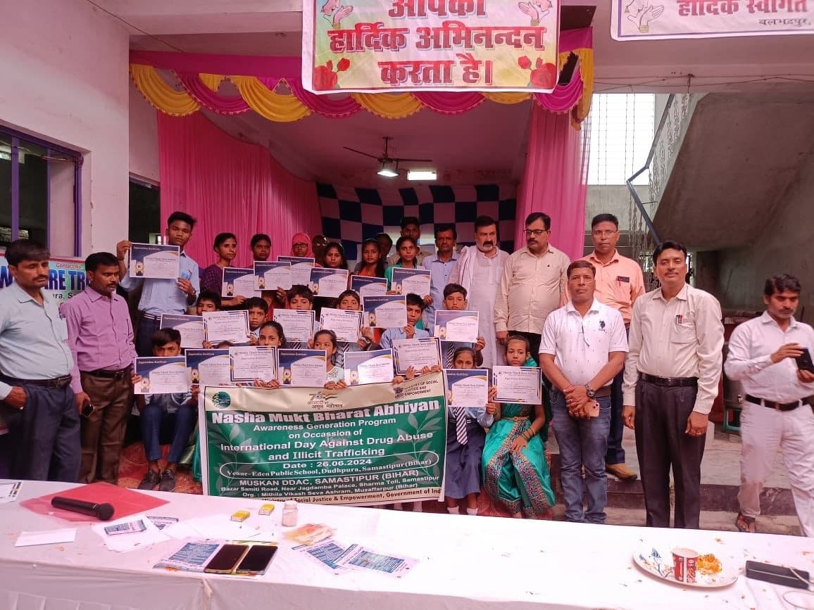 मादक पदार्थ का सेवन शारीरिक, मानसिक व सामाजिक दृष्टिकोण से भी हानिकारक