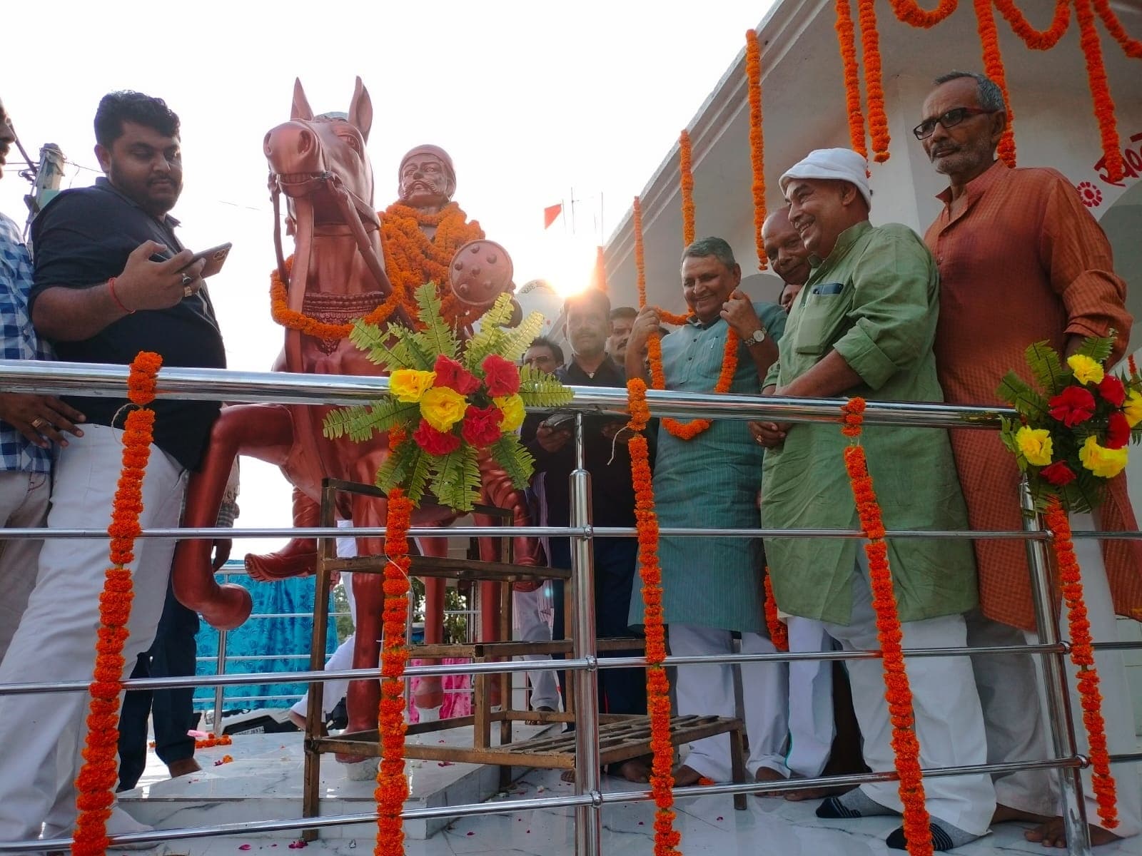 वीर कुंवर सिंह की प्रतिमा का हुआ अनावरण