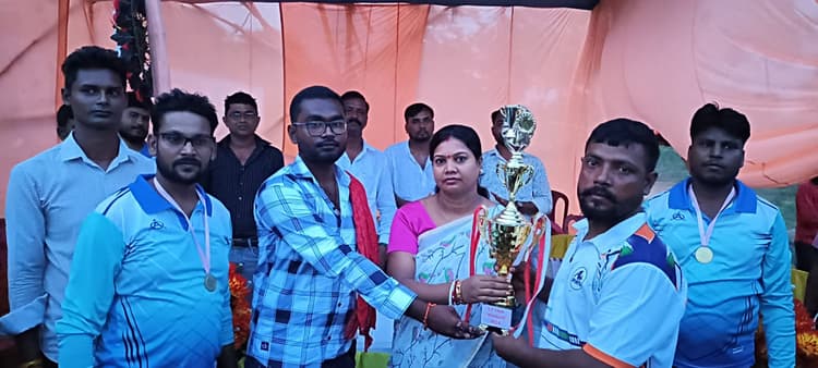 लीजेंड्स क्लब कुसमाटांड़ की खिताबी जीत