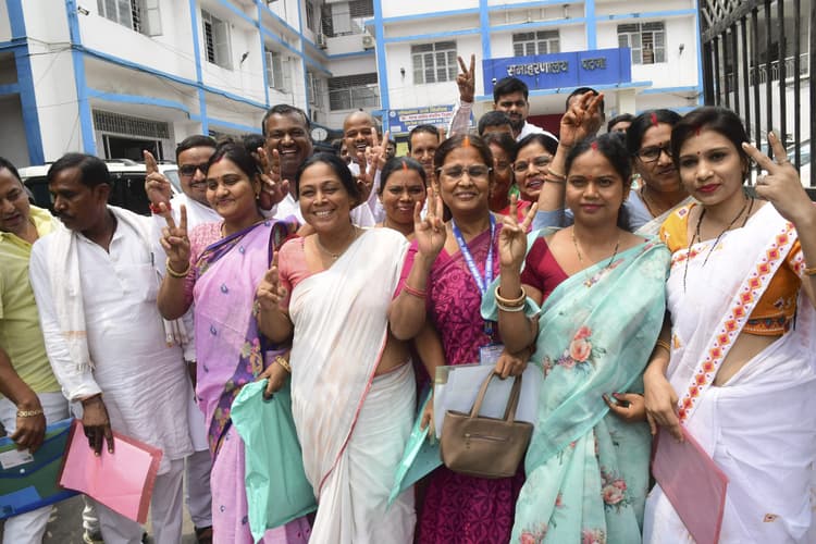 अंजू बनीं पटना जिला परिषद की अध्यक्ष, स्तुति ने किया चुनाव का बहिष्कार