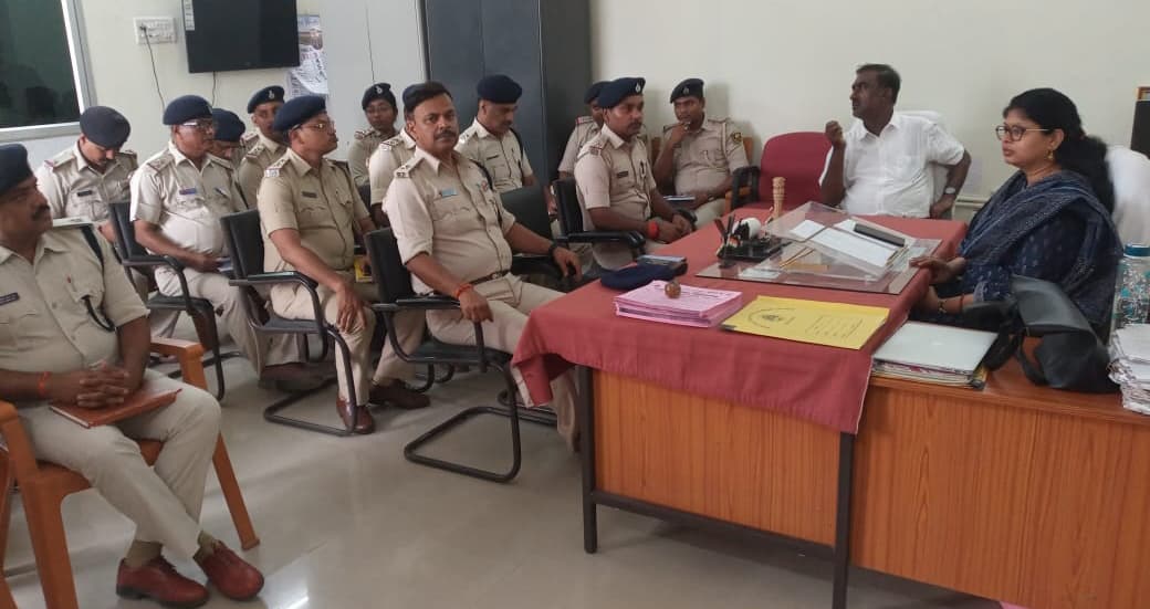 थानाध्यक्षों को मिला नोटिस का तमिला ससमय कराने का निर्देश