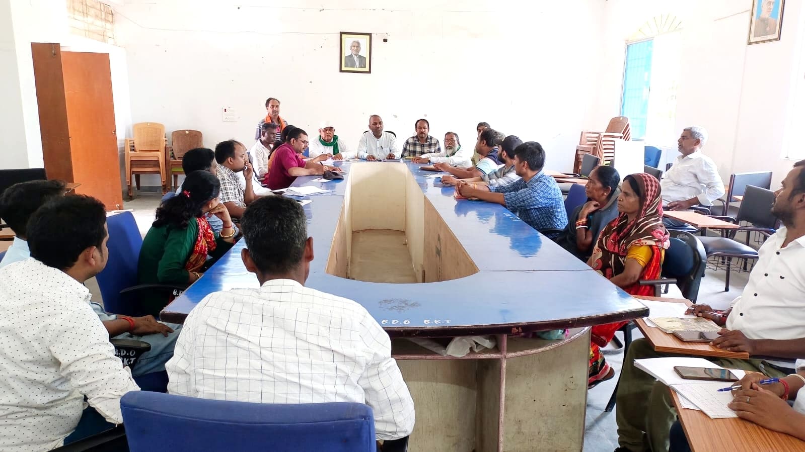 बैठक में नहीं पहुंचने वाले अधिकारियों से मांगा स्पष्टीकरण