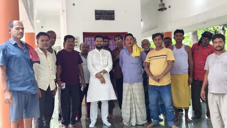 महापौर के खिलाफ जनता में फैल रहा आक्रोश - चौहान