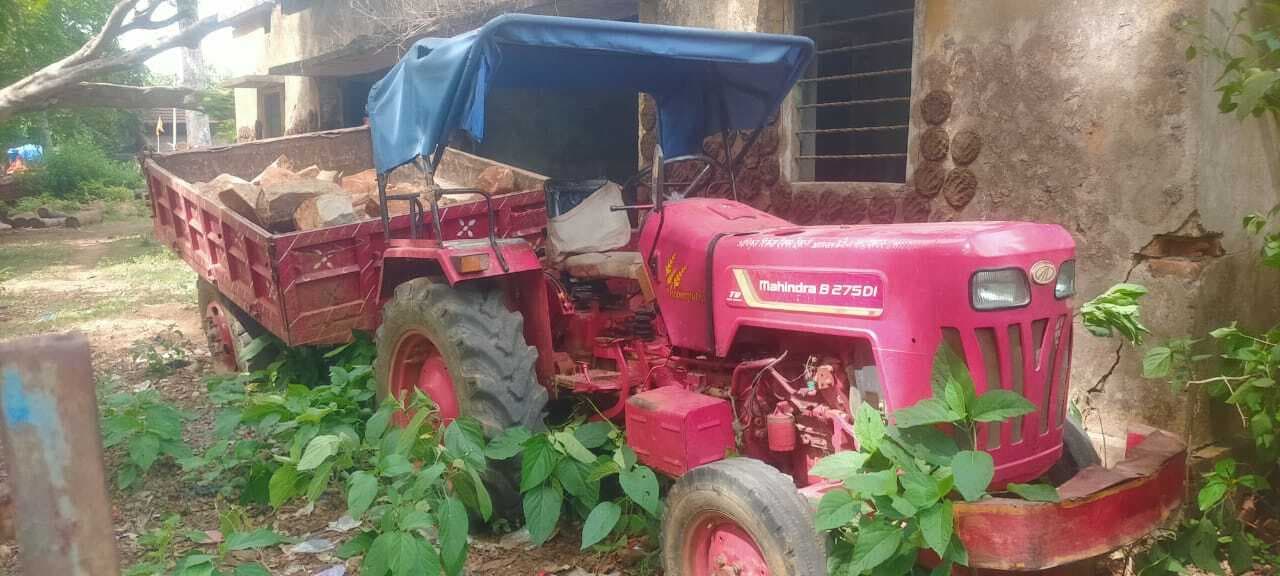 43 बोटा लकड़ी लदे दो वाहन व बोल्डर लदा ट्रैक्टर जब्त