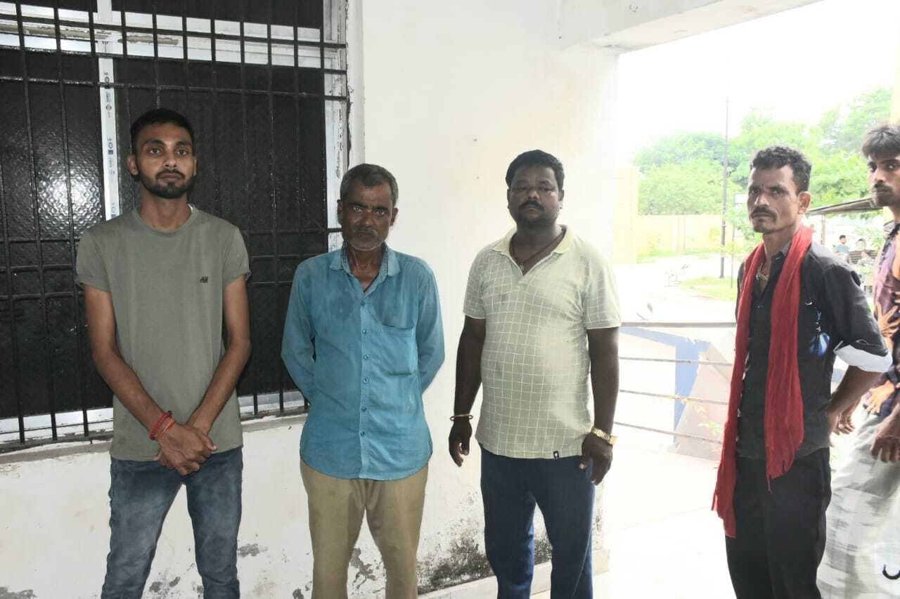 रुपये के बंटवारे के विवाद में दूसरी पत्नी व बेटे ने बुजुर्ग की कर दी हत्या